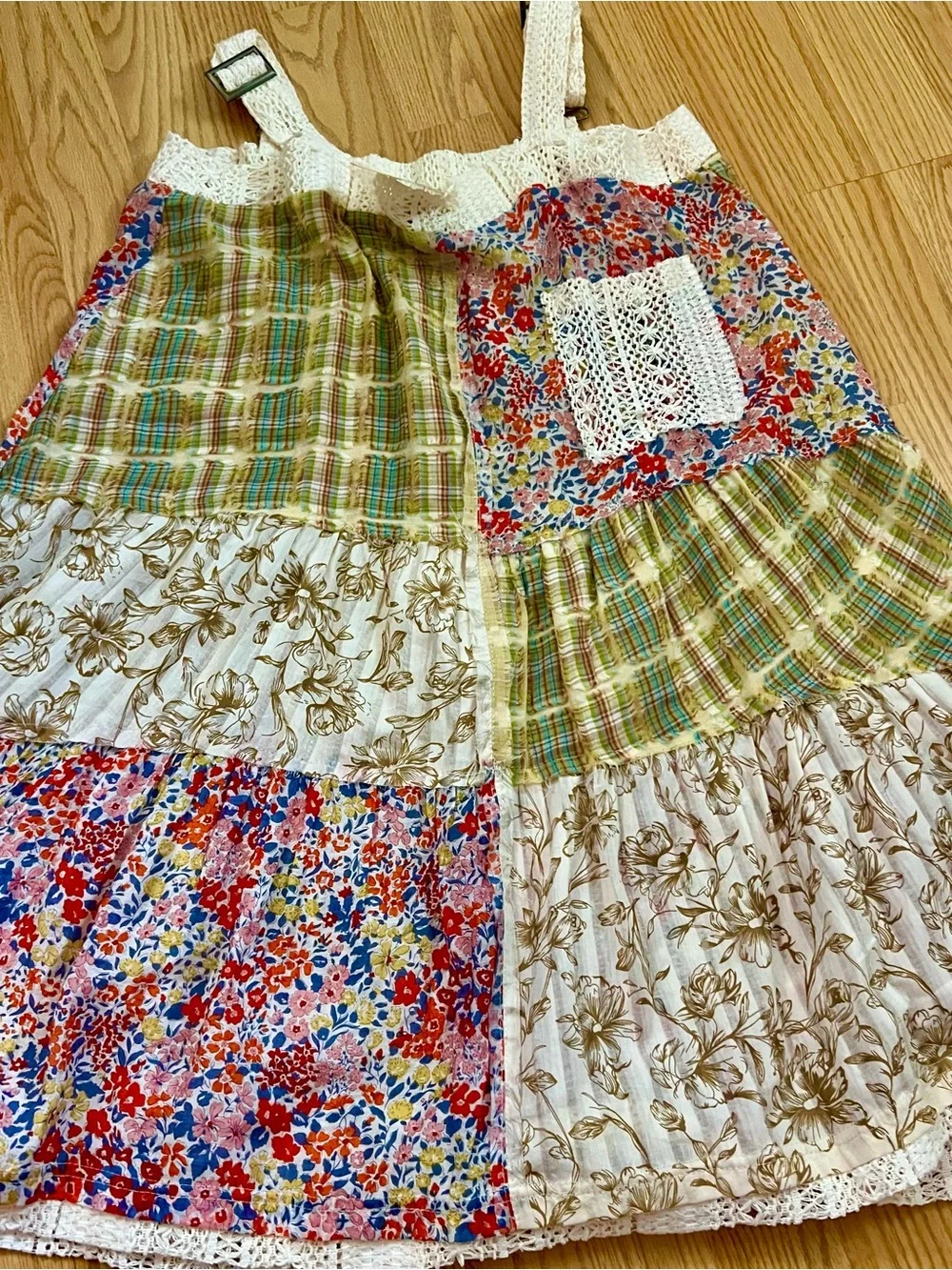 POL Patchwork Floral Mini Dress in White, Red, Green, Blue - Picture 4 of 5